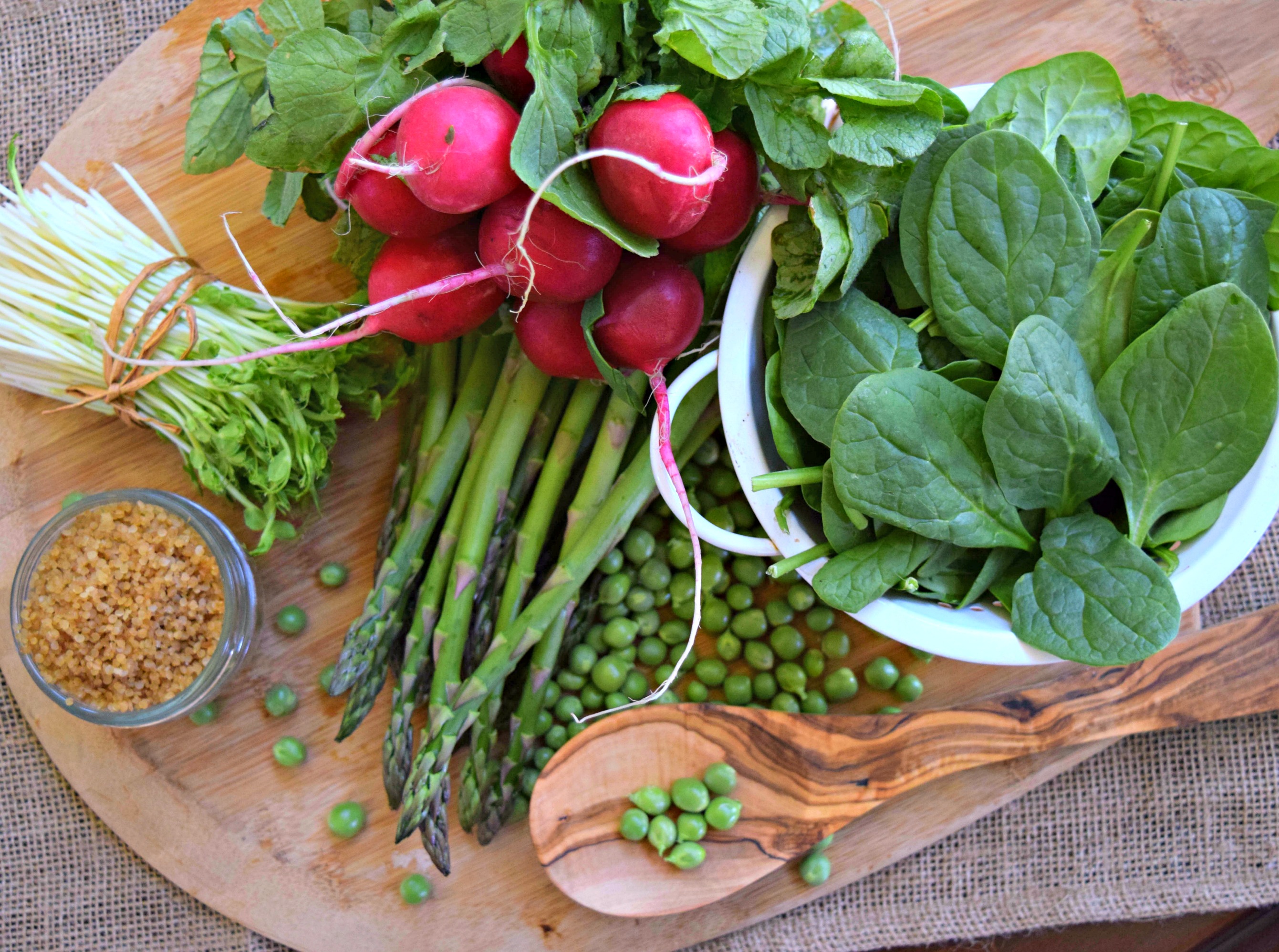 Shaved Asparagus, Spinach and Pea Salad with Quinoa | thefitfork.com