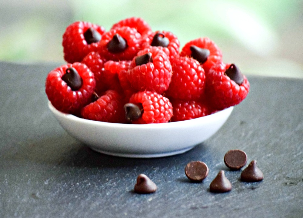Chocolate Chip Stuffed Raspberries have only 4 calories each!