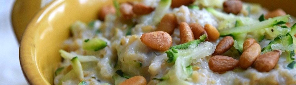 Garlicky Zucchini Oats (Zoats)