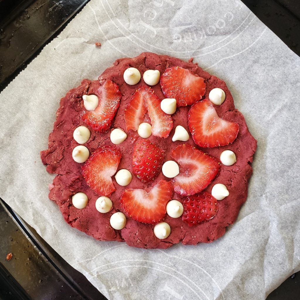 Giant Strawberries ‘n Cream Protein Cookie for One is nearly as big as yo’ face, but go ahead and eat the whole thing  - if you can! The entire homemade protein cookie has 380 cal, 20g fat, 18g net carb, 31g protein – half would make a great post-workout snack and the whole thing can sub for a mini meal on the go – like a busy day breakfast!