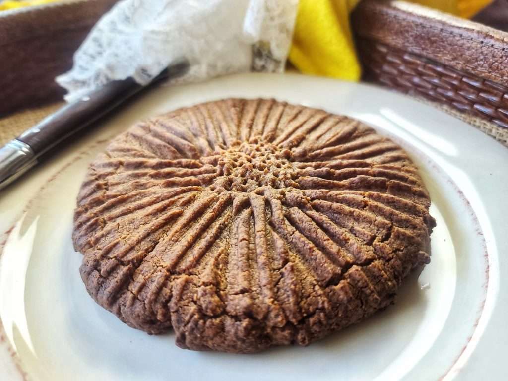 This ginormous cookie made with protein powder is a A delicious, low-carb peanut butter that will make you feel nostalgic for the treats of your childhood, but offers 20g of protein and only 7g net carb. Bake it in a toaster oven! Big enough to share, but you may not want too
