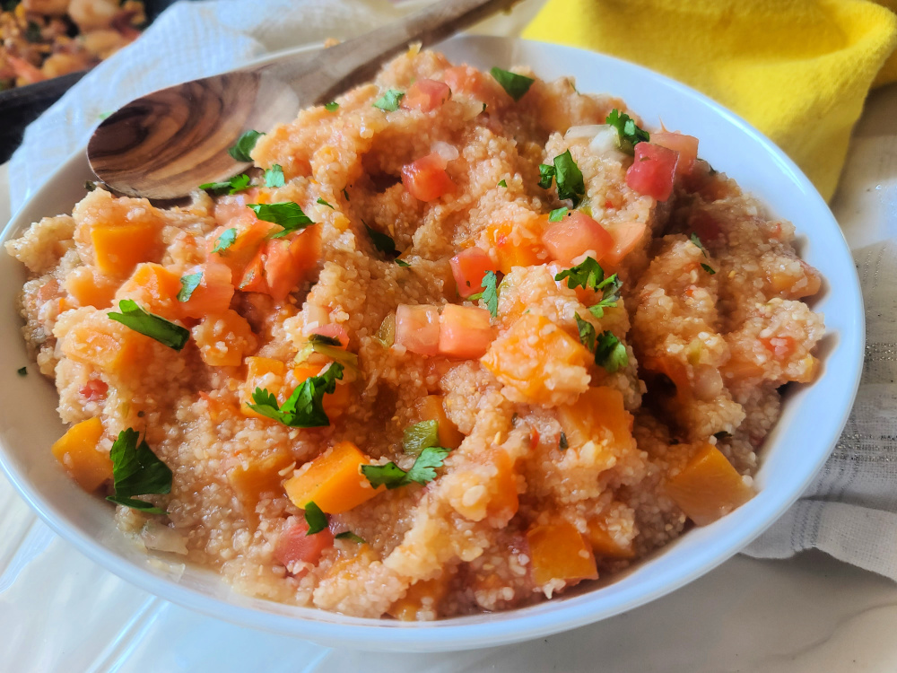 Salsa Butternut Squash Grits with Roasted Shrimp & Corn is an unbelievably fresh, fit, flavorful and fast recipe! Like 15-minute fast! Plus, only 261 calories per serving, 20g protein, 36g carb and 3g fat!