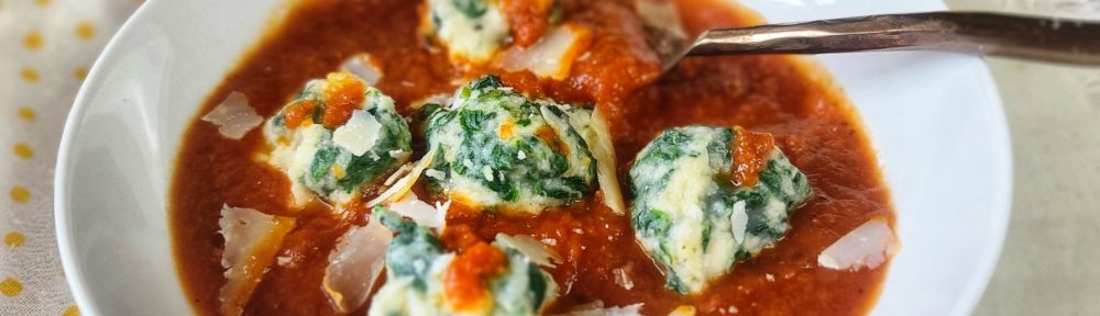 Spinach & Cottage Cheese Gnudi is a 15 minute vegetarian meal that is delicious and fun to eat (and say)! Soft dumpling-like pillows of cheese and spinach, served atop your favorite warmed pasta sauce. Lower fat, lower carb than traditional recipes.