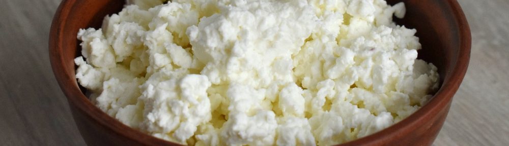 Cottage cheese is the OG of fit foods, so nutrient dense with calcium, b12, phosporus and 25g protein in a cup. Check out these 24 crave-worthy, protein-packed, completely elevated cottage cheese recipes to fuel your active lifestyle - from cottage cheese queso, pizza crusts and stuffed zucchini to cheesecake cups, crepes, and waffles. Great healthy meal inspo for breakfast, lunch, dinner and snacks / treats!