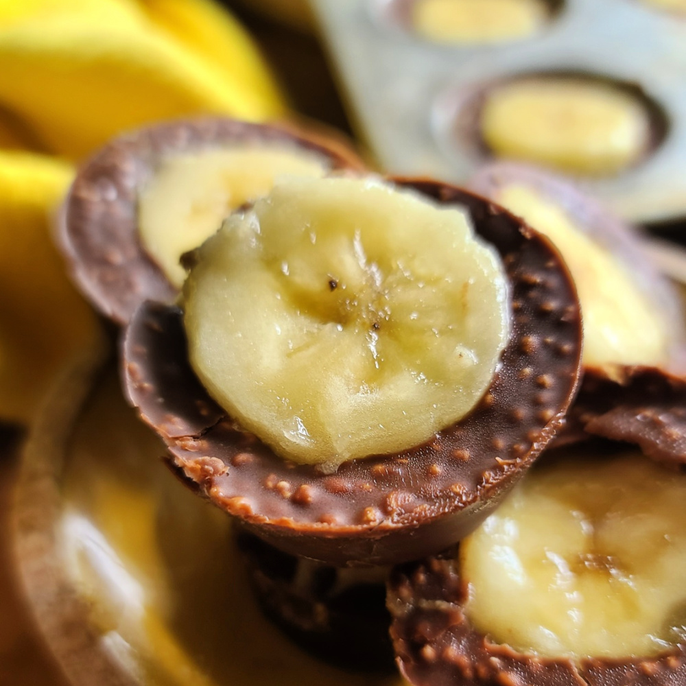 Treat your sweet tooth to this healthy snack - a sugar-free crispy chocolate inspired by a Nestle Crunch bar, nut butter and banana slices! Prep a batch and store in the freezer. Gluten-free and only 84 cal per piece